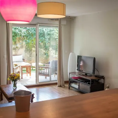 2 Pieces Avec Jardin Beaux Arts Apartment