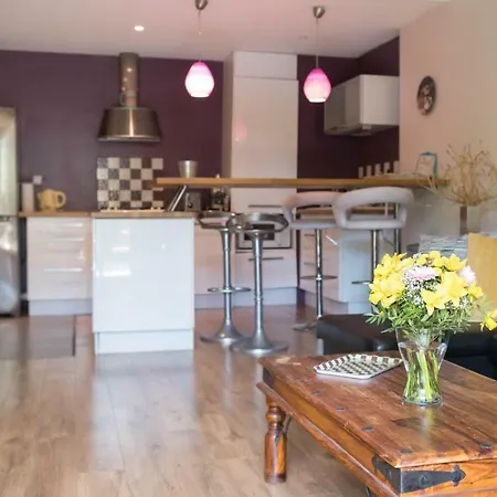 2 Pieces Avec Jardin Beaux Arts Apartment *